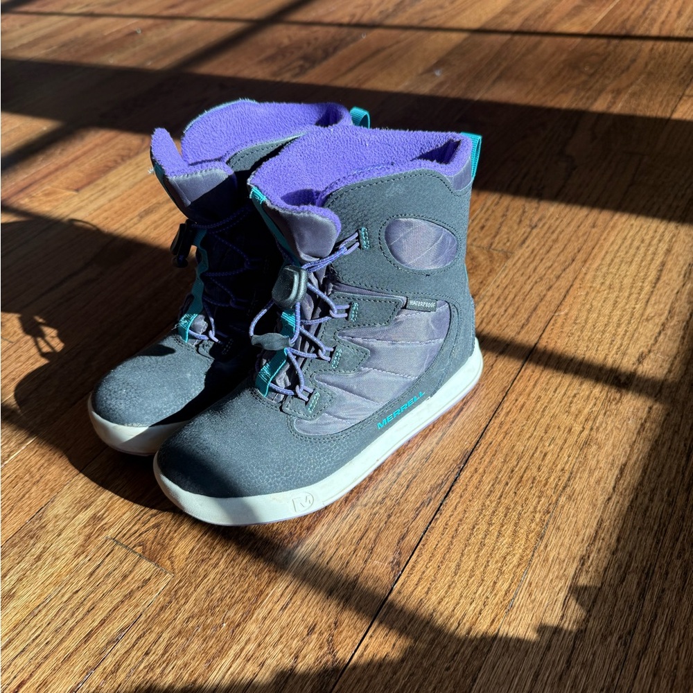 Kids Merrell Black and Purple Boots size 2 (Big kids)